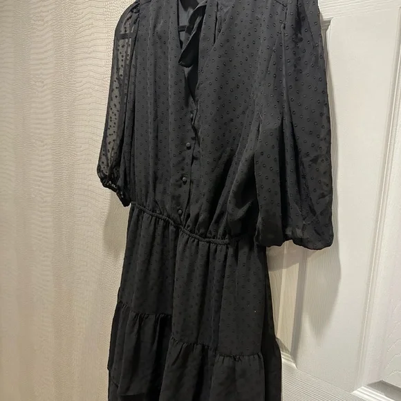 Pretty black dress size 14! NWOT at Bloomingdale’s outlet. - Picture 3 of 6